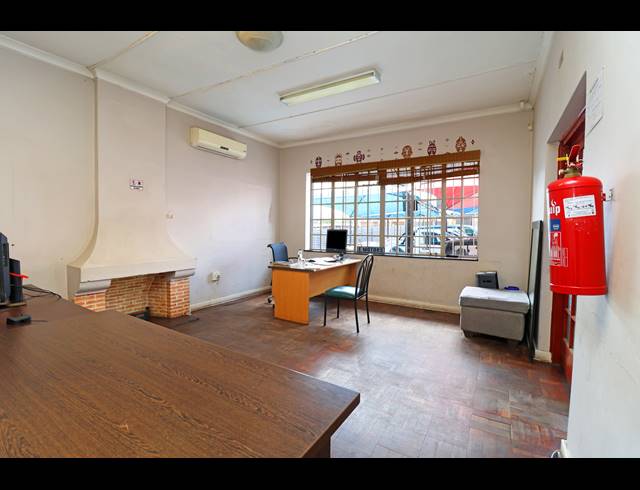 1,487M² BUSINESS FOR SALE IN BRAMLEY